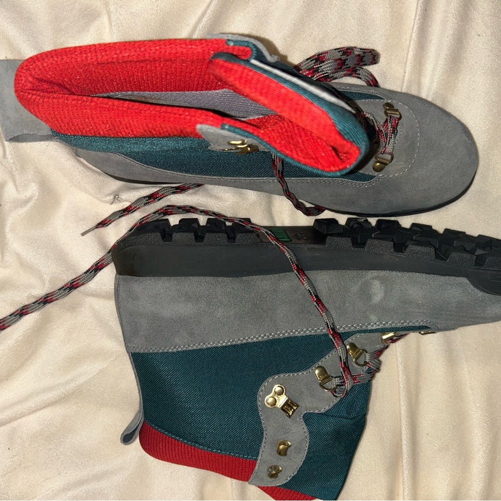 Stylish Men’s Grey and Red Hiking Boots